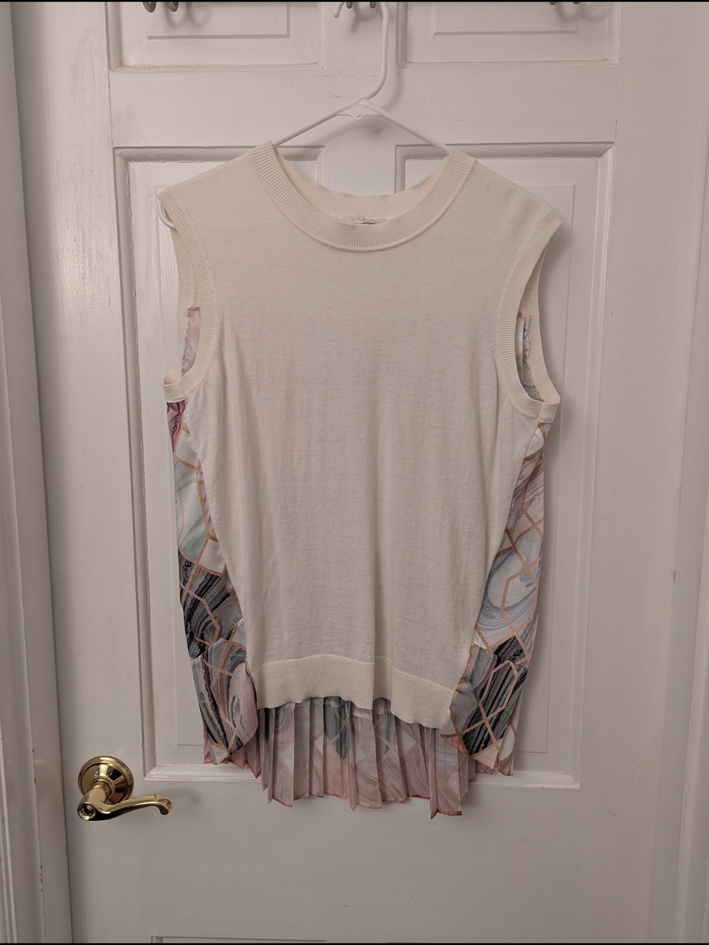 Sleeveless Ted Baker Top with Pleated Printed Back